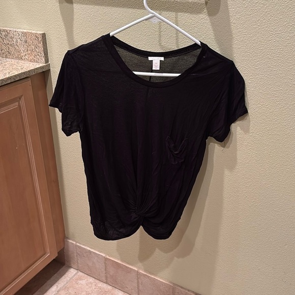 Hinge woman's cute black tee shirt with a knot at the bottom of it - Picture 1 of 11